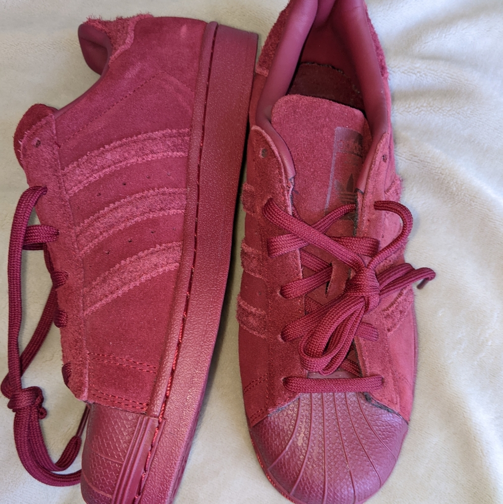 Adidas 6.5 mens/youth burgundy suede